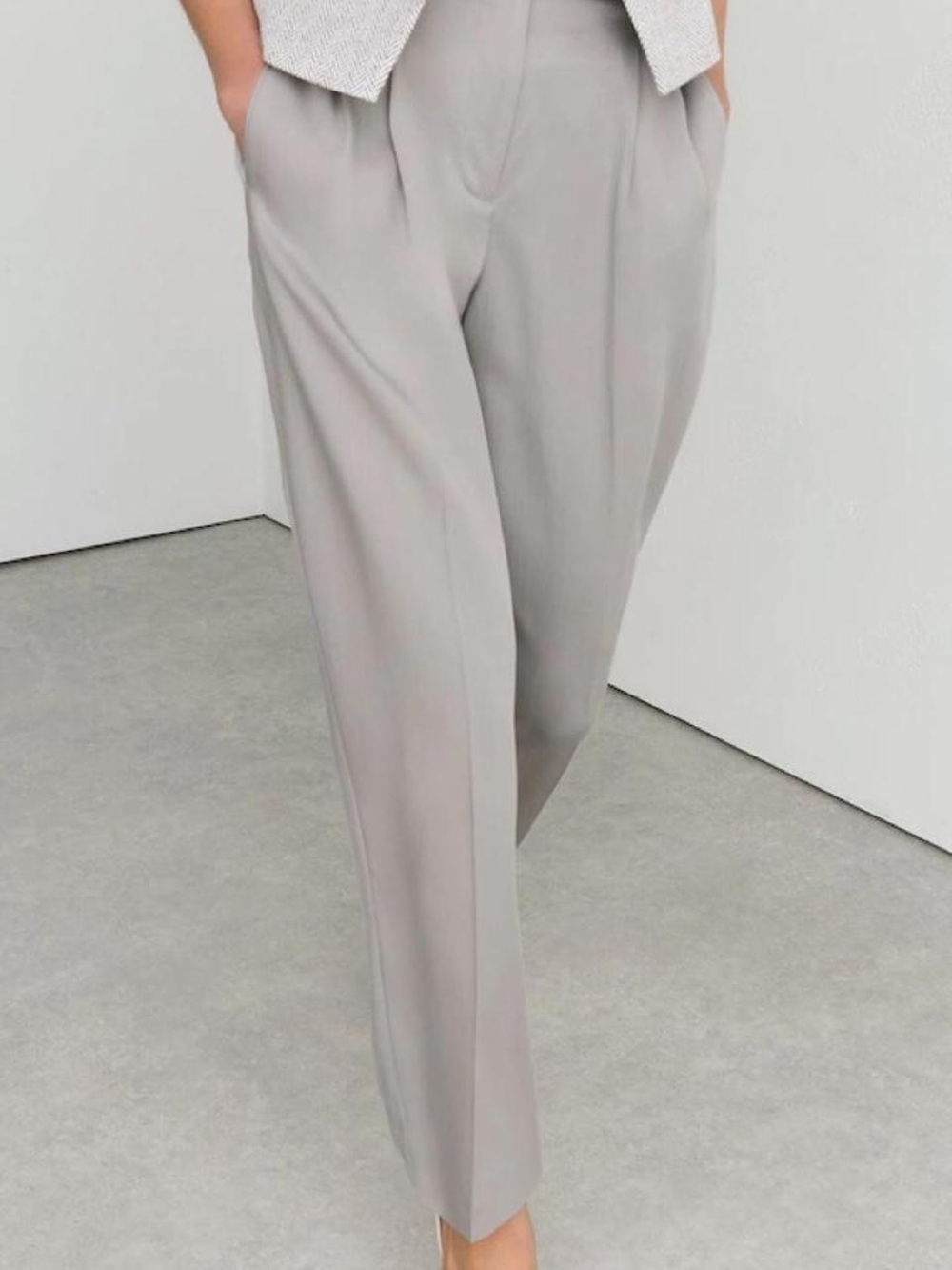 Babaton Aritzia Conan Pant Cropped Slim Leg Trousers Women's Size 00 Ash Gray